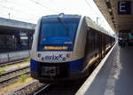 Der 622 222 (95 80 0622 222-7 D-ERIXX / 95 80 0622 722-6 D-ERIXX) und ein weiterer zweiteiliger Dieseltriebzug vom Typ ALSTOM Coradia LINT 54 (BR 622), stehen am 14 Mai 2020 im Hauptbahnhof Hannover, als RE 10 „Harz-Heide-Bahn“ nach Hildesheim bzw. der vordere weiter nach Bad Harzburg, zur Abfahrt bereit.

Der LINT 54 - 622 222 wurde 2014 ALSTOM Transport Deutschland GmbH (vormals LHB) in Salzgitter-Watenstedt unter der Fabriknummer 0001001417 022 gebaut und Landesnahverkehrsgesellschaft Niedersachsen mbH in Hannover (LNVG) geliefert, die die Fahrzeuge für den Nahverkehr in Niedersachsen wie hier für die erixx GmbH, bereitstellt. 

Die erixx GmbH mit Sitz in Celle betreibt Schienenpersonennahverkehr in der Lüneburger Heide, in der Region Braunschweig und im Harz. Die erixx Holstein GmbH mit Sitz in Lübeck betreibt mehrere Linien des Akku-Netzes zwischen Elbe, Holsteinischer Schweiz und Ostsee. Beide Unternehmen gehören den Osthannoverschen Eisenbahnen (OHE), die wiederum, neben einigen Kommunen, Eigentum der Netinera-Gruppe der italienischen Staatsbahnen ist. Der OHE gehören auch Anteile der Metronom Eisenbahngesellschaft.
