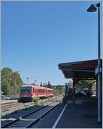 Der VT 928 703 auf der Fahrt nach Friedrichshafen hat Langenargen erreicht.