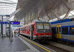Der Dieseltriebzug 628 653 / 928 653 (95 80 0628 653-7 D-DB / 95 80 0928 653-4 D-DB), ex 628 653-8 / 928 653-5 der S�dostbayernbahn (zu DB Regio) steht am 12.09.2022, als Regionalbahn RB 45 Salzburg