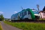 VT 202 (95 80  0640  102-9 D-VCT) der vectus Verkehrsgesellschaft mbH (ein Alstom Coradia LINT 27) f�hrt am 09.07.2013 vom Haltepunkt Enspel (Ww) weiter in Richtung Westerburg.