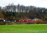   Zwei gekuppelte LINT 27 (BR 640) der Lahn-Eifel-Bahn (zu DB Regio AG Region Mitte) fahren am 13.01.2018, als RE 25  Lahntal-Express  (Koblenz - Limburg/Lahn - Wetzlar - Gießen), entlang der
