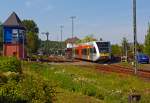   Der VT 123 der vectus Verkehrsgesellschaft mbH, ein Stadler GTW 2/6, fährt am 05.05.2013 als RB 28  Oberwesterwald-Bahn  die Verbindung  Au/Sieg - Altenkirchen - Hachenburg - Westerburg -
