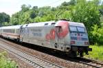 101 144-4 mit Hertha BSC Werbung schiebt den IC in Richtung Ulm am 06.06.2013.