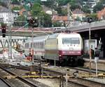 101 112-1 in TEE-Farben mit IC in Ulm am 14.06.2019.