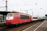 Am 13 April 2001 durchfahrt 103 103 mit Belgische I-11 Wagen Köln Deutz.