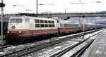103 139-2 mit IC in Ulm am Bahnsteig 2 am 15.10.1980.