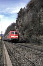 111 222-6 mit Nahverkehrszug auf der Geislinger Steige am 15.11.2001.