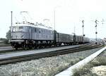 E 18 08 mit Packwagen und D-Zug bei der Jubiläumsparade 150 Jahre Deutsche Eisenbahn in Nürnberg am 14.09.1985.