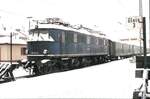 118 014-0 vor Nahverkehrszug in Nördlingen am 12.02.1983.