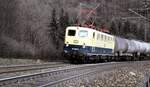141 227-9 mit Kesselwagenzug auf der Geislinger Steige, eine seltene Erscheinung am 27.03.1982.