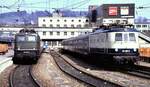 118 028-0 und 141 160-2 in Ulm auf den  Bayerischen Gleisen  am 25.05.1981.