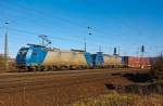   Die 185 535-2 zieht am 09.03.2014 die kalte 145-CL 203 (145 523) und einem Container-/Wechselbehälterzug bei Koblenz-Lützel in Richtung Köln.