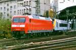 Am 10 September 1999 verlässt 145 033 mit ein belgischen D-Zug Aachen Hbf.