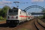 Am 26 April 2025 wird vom Bahnsteig in Salzbergen 147 553 mit IC aus Emden fotografiert.