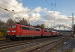   Die an die Railpool verkauften und wieder von der DB Cargo AG angemieteten 151 032-0 (91 80 6151 032-0 D-Rpool) mit Schraubkupplung und die 151 106-2 (91 80 6151 106-2 D-Rpool) mit AK69e-Kupplung,