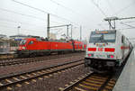   Die 182 025-7 (91 80 6182 025-7 D-DB) der DB Regio fährt am 06.05.2017 mit einem RE vom Hauptbahnhof Magdeburg weiter.