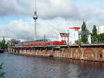 182 013 mit RE Doppelstockwagen auf der Jannowitzbrücke in Berlin am 08.10.2016.