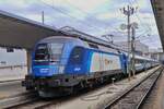E-Lok 182 574, steht abfahrt bereit mit ihrem Zug im Wiener Westbahnhof. 07.05.2026