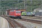 Die DB 185 104-7 verlässt als Lokzug den Bahnhof von Brig. Im Hintergrund sind eine BLS Re 465 und 475 zu sehen. 

12. Sept. 2024