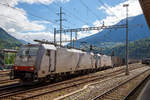   Zwei Crossrail 186er fahren am 20.06.2016 mit eine Containerzug durch den Bahnhof Brig, zuvor kamen sie durch den Simplontunnel aus Italien.