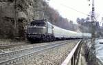193 013-0 mit Sch�lerzug auf der Geislinger Steige am 13.03.1982.