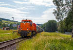   Die KSW 45 (98 80 0276 016-9 D-KSW) eine MaK G 1204 BB und am Zugschluss die KSW 42 (92 80 1277 902-3 D-KSW) eine Vossloh MaK G 1700 BB der Kreisbahn Siegen-Wittgenstein (KSW) fahren am 19.06.2019