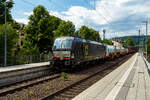 Die an die ecco-rail GmbH (Wien) vermietete Siemens Vectron MS 193 636-8 (91 80 6193 636-8 D-DISPO) der Beacon Rail Capital Europe GmbH (M�nchen, ex MRCE Dispolok) f�hrt am 16 Juli 2026 mit einem Containerzug durch den Bahnhof Kirchen/Sieg in Richtung K�ln.

Die Siemens Vectron MS wurde 2019 von Siemens Mobility GmbH in M�nchen-Allach unter der Fabriknummer 23707 gebaut und an die MRCE als X4 E – 623 geliefert. Diese Vectron Lokomotive ist als MS – Lokomotive (Mehrsystemlok) mit 6.400 kW und einer H�chstgeschwindigkeit von 200 km/h konzipiert. Sie ist in der Variante A10 ausgef�hrt und hat so die Zulassungen f�r Deutschland, �sterreich, Polen, Tschechien, Slowakei, Ungarn, Niederlande und Rum�nien (D / A / PL / CZ / SK / H / NL und RO).

Die Variante MS A10 besitzt folgende Zugsicherungssysteme: ETCS BaseLine 3, sowie f�r Deutschland (PZB90 / LZB80 (CIR-ELKE I)), f�r �sterreich (ETCS Level 1 mit Euroloop, ETCS Level 2, PZB90 / LZB80), f�r Polen (SHP), f�r Tschechien und die Slowakei (LS (Mirel)), f�r Ungarn (ETCS Level 1, EVM (Mirel)) f�r die Niederlande (ETCS Level 1, ETCS Level 2, ATB-EGvV) und f�r Rum�nien (PZB90).
