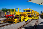   Mit dieser UNIMAT COMBI 08–275 hat Plasser & Theurer (Linz) nun 16.000 Gleisbaumaschinen ausgeliefert, sie wurde auf der iaf in Münster präsentiert (am 01.06.2017) und an die Rete