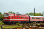 
Die  229 181-3 (92 80 1229 181-3 D-CLR) der Cargo Logistik Rail-Service GmbH (CLR), ex DB 229 181-3, ex DR 219 181-5, ex DR 119 181-6, am 06.05.2016 auf dem Familienfest der Magdeburger Eisenbahnfreunde im Wissenschaftshafen Magdeburg.

Das U-Boot wurde 1984 von der Lokomotivfabrik 23. August in Bukarest /Rumänien (heute FAUR S.A.) unter der Fabriknummer  24823 gebaut und an die Deutsche Reichsbahn als DR 119 181-6 geliefert. Bereits 1992 wurde sie von Krupp in Essen, unter der Fabriknummer 5665, mit einem MTU 12V396 TE14 Motor remotorisiert, auf eine Höchstgeschwindigkeit von140km/h umgerüstet und es folgte die Umzeichnung in DR 229 181-3. Im Jahr  2002 ging sie an die DB Bahnbau GmbH und 2004 an die DB Netz AG, wo sie bis 2015 fuhr, bevor sie dann an die  CLR – Cargo Logistik Rail Service GmbH in Barleben ging.