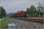 Die Diesellok 211 041-9 (92 80 1211 041-9 D-NeSA) steht mit ihrem  Morgenzug  im Bahnhof Zollhaus Blumberg, der Bahnhof gef�llt, gibt es doch hier so manches Detail aus vergangenen Tagen zu entdecken.