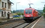 ÖBB 1016 006-7 fährt mit EC durch Lonsee am 12.05.2009.