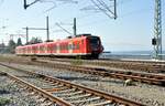 425 811-7 auf dem Bodenseedamm bei Lindau am 07.10.2023.