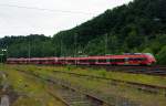 Hier nun mal in kompletter L�nge - Zwei gekuppelte Talent 2  (BR 442) als RE 9 (rsx - Rhein-Sieg-Express) Siegen - K�ln - Aachen fahren hier am 11.07.2012 von Betzdorf weiter in Richtung K�ln.
