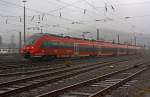 Trotz dem Wetter (Regen und Nebel) musste ich heute (06:01.2013) meine ersten Bahnbilder f�r 2013 machen:   Hier f�hrt 442 302 / 802 (5-teiliger Talent 2) als RE 9 - rsx - Rhein-Sieg-Express (Siegen -
