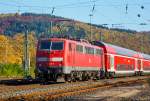   Die 111 126-9 (91 80 6111 126-9 D-DB) der DB Regio NRW schiebt am 27.10.2015, den RE 9 (rsx - Rhein-Sieg-Express) Aachen - Köln - Siegen, und erreicht bald den Bahnhof Betzdorf/Sieg.