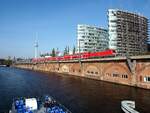 182 mit Dostozug auf der Jannowitzbrücke in Berlin am 23.10.2019.