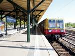 Stadtverkehr S-Bahn Berlin; die BR 270 wurde nach der Wiedervereinigung in BR 485 umbenannt.