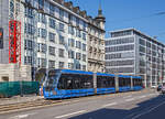 Der MVG-Straßenbahntriebwagen 2502, ein vierteiliger Niederflur-Gelenkwagen des Typs TZ (ex T4.7) (vierteiliger Siemens Avenio TZ) am 04.06.2019 auf Landsberger Straße (München) an der Haltestelle Holzapfelstraße.

Der TW ist aus der 2. Serie (Nr. 2501–2504), 4 Stück die zwischen 2017–2018 gebaut wurden

Beim Avenio handelt es sich um eine Weiterentwicklung der Combino-Familie. Die Fahrzeuge verfügen nicht mehr wie die Combino-Multigelenkwagen über schwebende Mittelteile, sondern sind Kurzgelenkwagen mit einem Fahrwerk unter jedem Modul. Die Wagenkästen sind in Edelstahl- statt Aluminiumbauweise erstellt.

Im Oktober 2015 bestellte die MVG nach einer Ausschreibung, die der Hersteller Siemens gewann, weitere 22 Fahrzeuge des gleichen Fahrzeugtyps, zusätzlich vereinbarte die MVG eine Option auf bis zu 124 weitere Fahrzeuge. Neun Zweiteiler und neun Dreiteiler werden nach entsprechenden Anpassungsarbeiten in Tramnetz bevorzugt als Doppeltraktion auf den stark ausgelasteten Linien entlang der Dachauer Straße eingesetzt, zusätzlich wurden vier Vierteiler (2501 – 2504) bestellt, die zur Kapazitätserhöhung auf einigen Linien dienen. Sie besitzen außerdem eine andere Ausstattung als die Wagen der ersten Serie, z. B. andere Sitzmodelle. Nachdem der erste Wagen 2017 ins Prüfcenter nach Wildenrath zu Tests gelangte, wurden ab Dezember 2017 der erste Wagen nach München ausgeliefert. 

Am 4. Juli 2019 löste die MVG die Option zur Bestellung von 73 vierteiligen Fahrzeugen aus, die ab 2021 geliefert werden sollen.

TECHNISCHE DATEN;
Fahrzeugart: Vierteiliger Niederflur-Gelenktriebwagen für den Einrichtungsbetrieb 
Hersteller:  Siemens, Typ Avenio
MVG Bezeichnung: TZ
Anzahl : 4 (vierteilig)
Baujahre: 2017 bis 2018
Spurweite: 1.435 mm (Normalspur)
Achsfolge: 2‘ Bo‘ Bo‘ Bo‘
Länge über Kupplung:  36.850 mm
Breite: 2.300 mm
Eigengewicht: 45 t
Leistung:  6x100 kW = 600 kW
Höchstgeschwindigkeit:  70 km/h
Min. Kurvenradius:14,5 m
Anzahl der Türen: 6 zweiflüglige elektr. Schwenkschiebetüren
Niederfluranteil: 100 %
Fußbodenhöhe:	360 mm
Sitzplätze: 	65
Stehplätze: 150
Stromsystem : 750 Volt DC (=)
