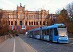 Straßenbahn / Stadtverkehr; München;      R 3-3 Nr.2206 von Adtranz Baujahrr 2000 beim Maximilanieum am 09.11.2014.