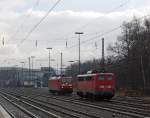 185 067-6 parkt gerade hinter der 140 218-9 ein, hier am 14.09.2011 in Kreuztal.