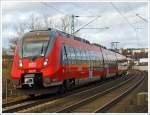 Der 442 285 / 442 785 ein vierteiliger Bombardier Talent 2 der DB Regio Hessen als SE 40  Mittelhessen-Express  Dillenburg - Gießen - Frankfurt/Main, hier am 23.12.2013 an einem Bü in
