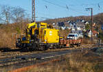 Der Plasser & Theurer Motorturmwagen MTW 10.260,  A-ETE 99 81 9131 004-9, (�BB SKL X 953 016-3), ex 97 99 01 514 17-9, der EUROPTEN - European Trans Energy GmbH f�hrt am 07.03.2022, mit einem
