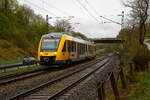   Der VT 259 (95 80 0648 159-1 D-HEB / 95 80 0648 659-0 D-HEB) ein Alstom Coradia LINT 41 der HLB (Hessische Landesbahn), ex Vectus VT 259, erreicht am 22.04.2017 bald den Bahnhof Wissen (Sieg), als