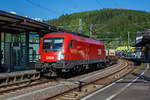 Die �BB Taurus 1016 032 (91 81 1016 032-5 A-�BB) f�hrt am 13.06.2020 mit einem KLV-Zug durch den Bahnhof Betzdorf (Sieg) in Richtung K�ln.