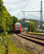 Steuerwagen voraus und geschoben von der 146 001 hat der RE 9 (rsx - Rhein-Sieg-Express) Siegen - Köln – Aachen am 26.08.2021 den Bahnhof Wissen (Sieg) verlassen und fährt weiter in