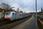 Die an die LINEAS Group NV/SA vermietete Railpool 186 445-3 (91 80 6186 445-3 D-Rpool) f�hrt am 07.01.2022, eigentlich mehr mit einem KLV-Zug, aber drei Habbins-Schiebewandwagen waren auch dran, durch