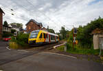 Der VT 203 ABp (95 80 0640 103-7 D-HEB), ein Alstom Coradia LINT 27 der HLB, ex vectus VT 203, fährt am 27.06.2023, als RB 90  Westerwald-Sieg-Bahn  (Siegen - Betzdorf/Sieg – Au/Sieg -