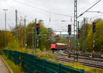 Die 111 084-0 (91 80 6111 084-0 D-DB) der DB Regio NRW erreicht am 22 April 2017, mit dem RE 9 - Rhein-Sieg-Express (Aachen – K�ln - Siegen), den Bahnhof Au/Sieg.