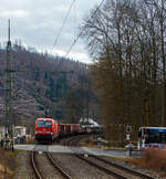 Der 500te SIEMENS Vectron, die 193 331-6 (91 80 6193 331-6 D-DB) der DB Cargo fährt am 14 März 2025 mit einem gemischten Güterzug durch Kirchen (Sieg) in Richtung Siegen / Kreuztal.