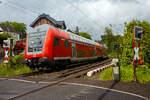 Geschoben von der 146 002-1 (91 80 6146 002-1 D-DB) der DB Regio AG f�hrt der RE 9 - Rhein Sieg Express (RSX) Siegen - K�ln – Aachen am 20 Mai 2026 Steuerwagen voraus von Kirchen/Sieg weiter in Richtung Betzdorf/Sieg.